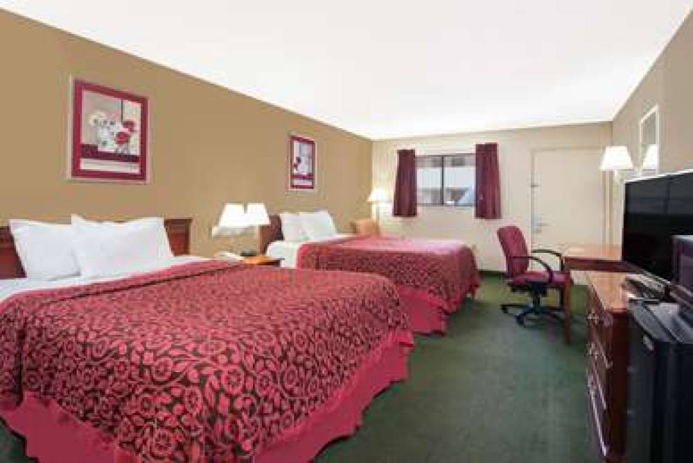 Days Inn By Wyndham Middleburg Heights 10