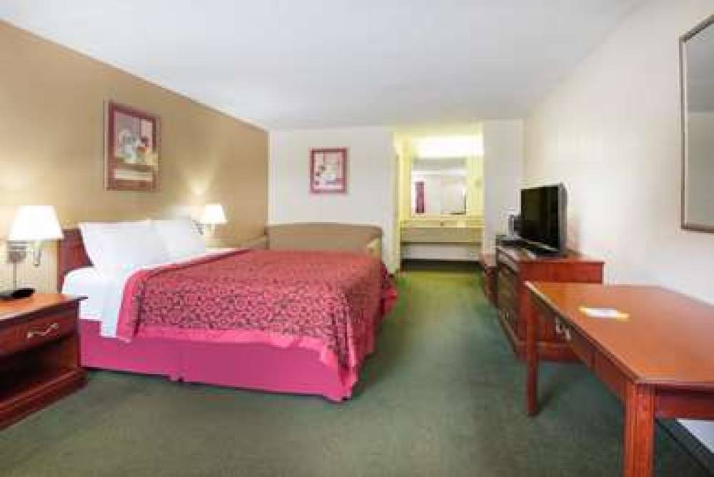 Days Inn By Wyndham Middleburg Heights 9