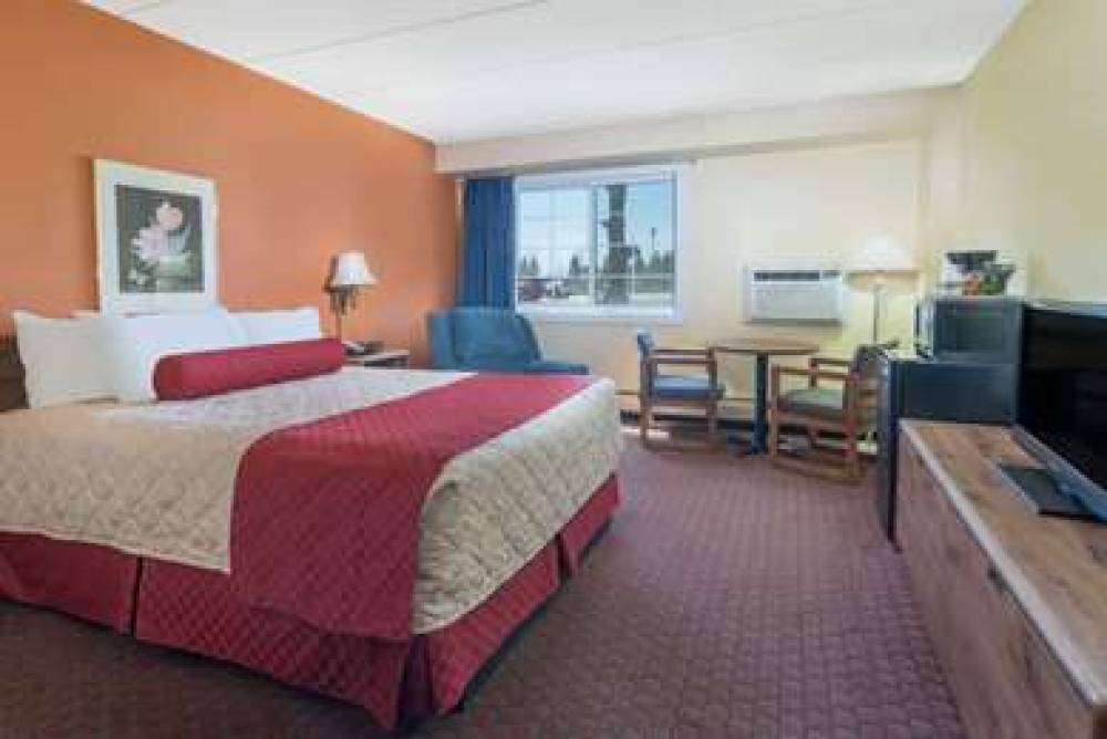 Days Inn By Wyndham Minot 10