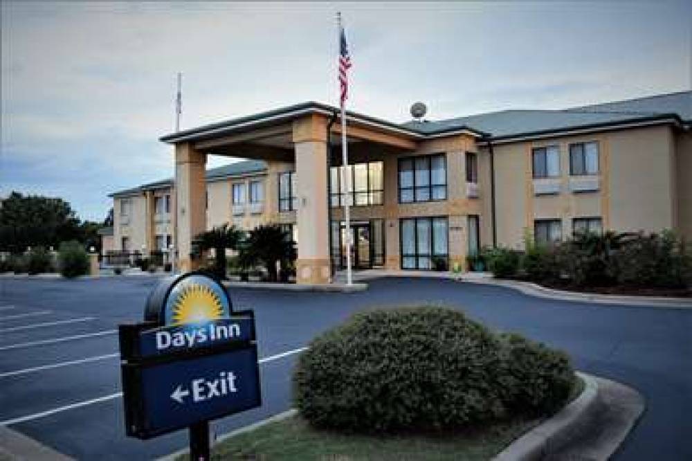 Days Inn By Wyndham Montgomery 2