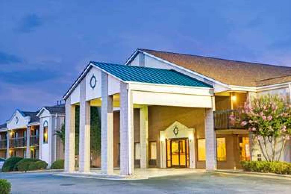 Days Inn By Wyndham Mooresville Lake Norman 1