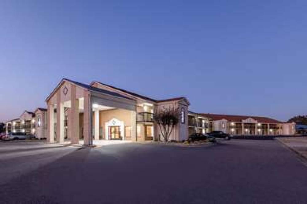 Days Inn By Wyndham Mooresville Lake Norman 3