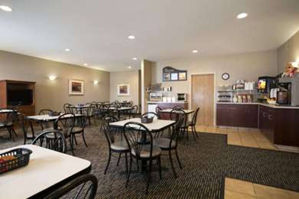 Days Inn By Wyndham Moose Jaw 4