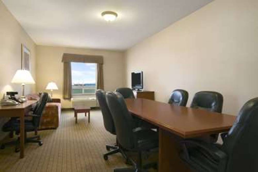 Days Inn By Wyndham Moose Jaw 10