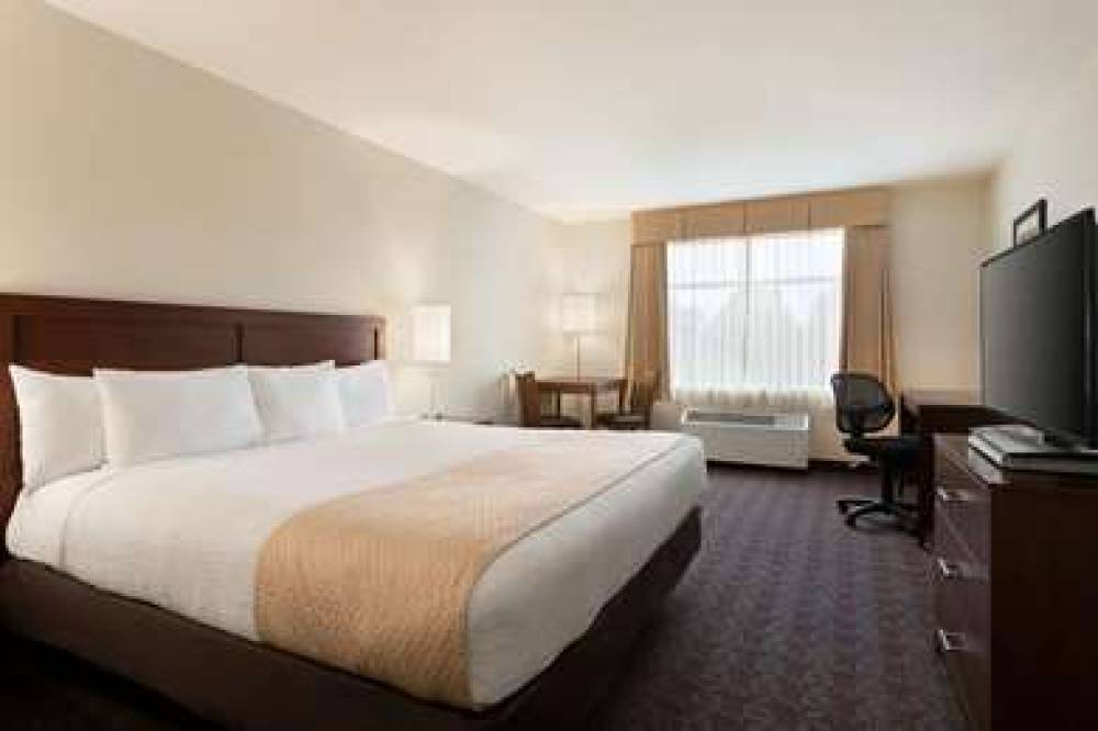 Days Inn By Wyndham Ottawa Airport 10