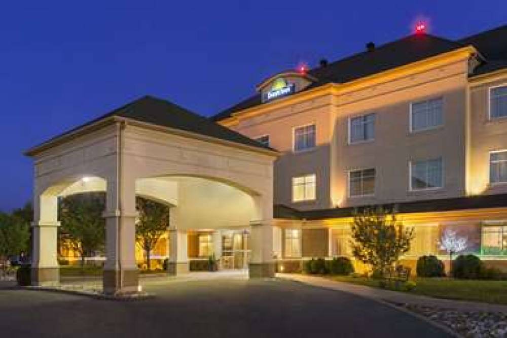 Days Inn By Wyndham Ottawa Airport 1