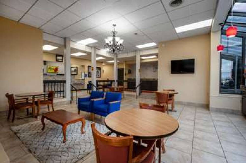 DAYS INN BY WYNDHAM PERRYSBURG 8