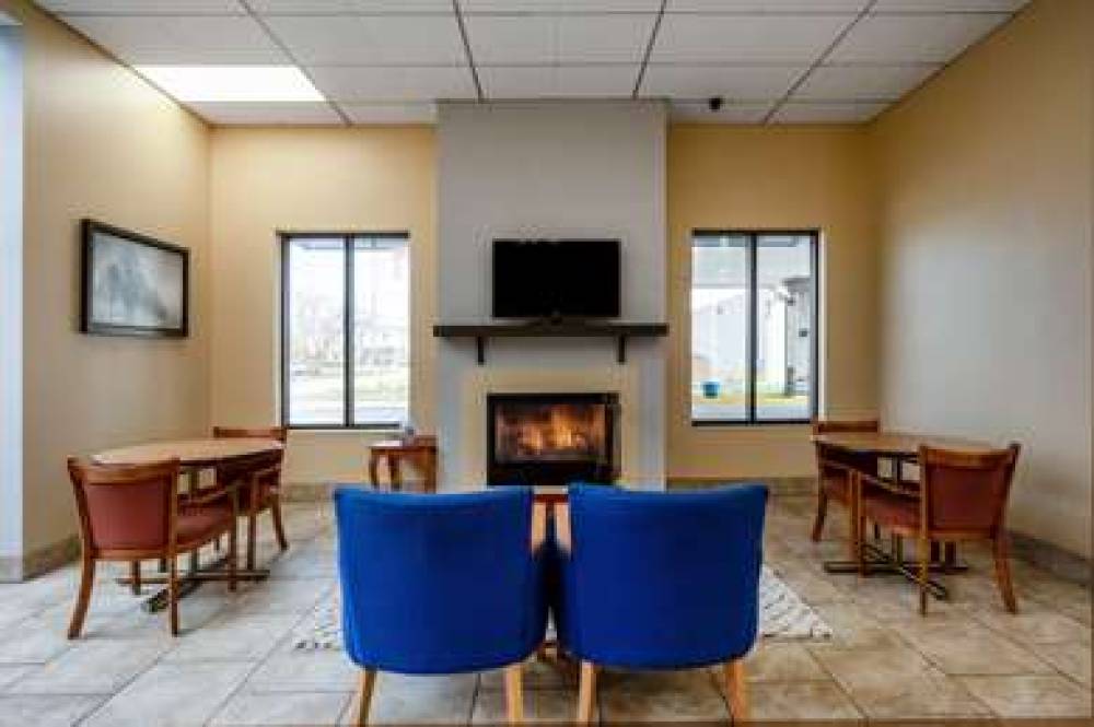 DAYS INN BY WYNDHAM PERRYSBURG 9