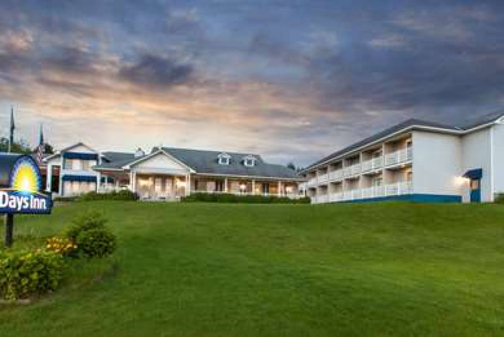 DAYS INN BY WYNDHAM, PETOSKEY 4