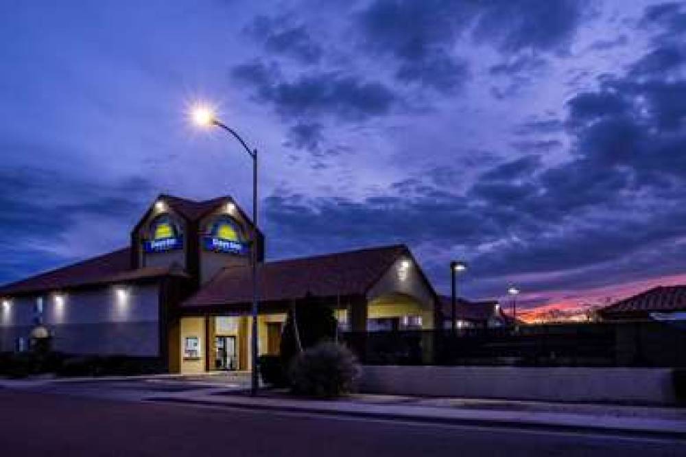 Days Inn By Wyndham Phoenix North 4