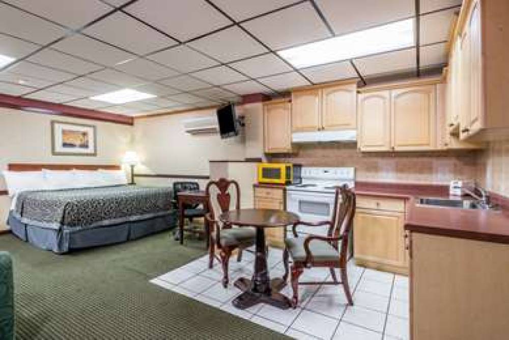 Days Inn By Wyndham Pittsburgh 10