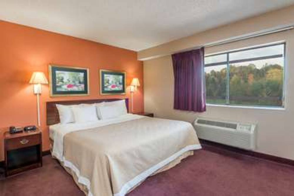 Days Inn By Wyndham Pittsburgh-Harmarville 9