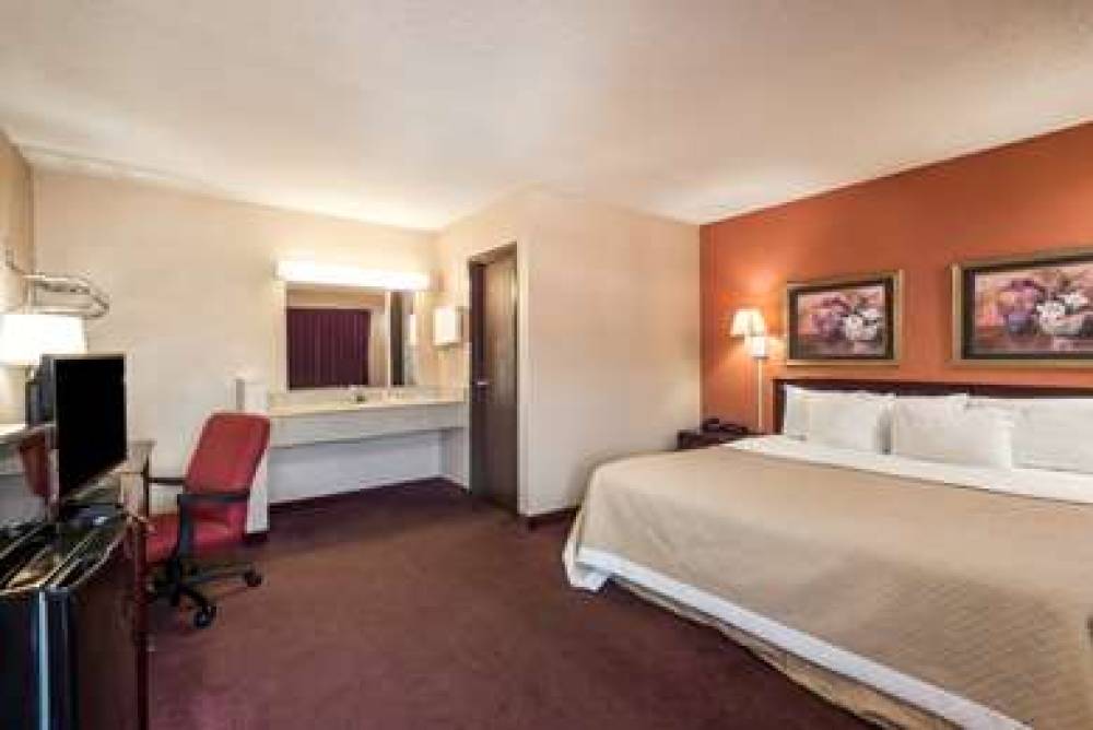 Days Inn By Wyndham Pittsburgh-Harmarville 1