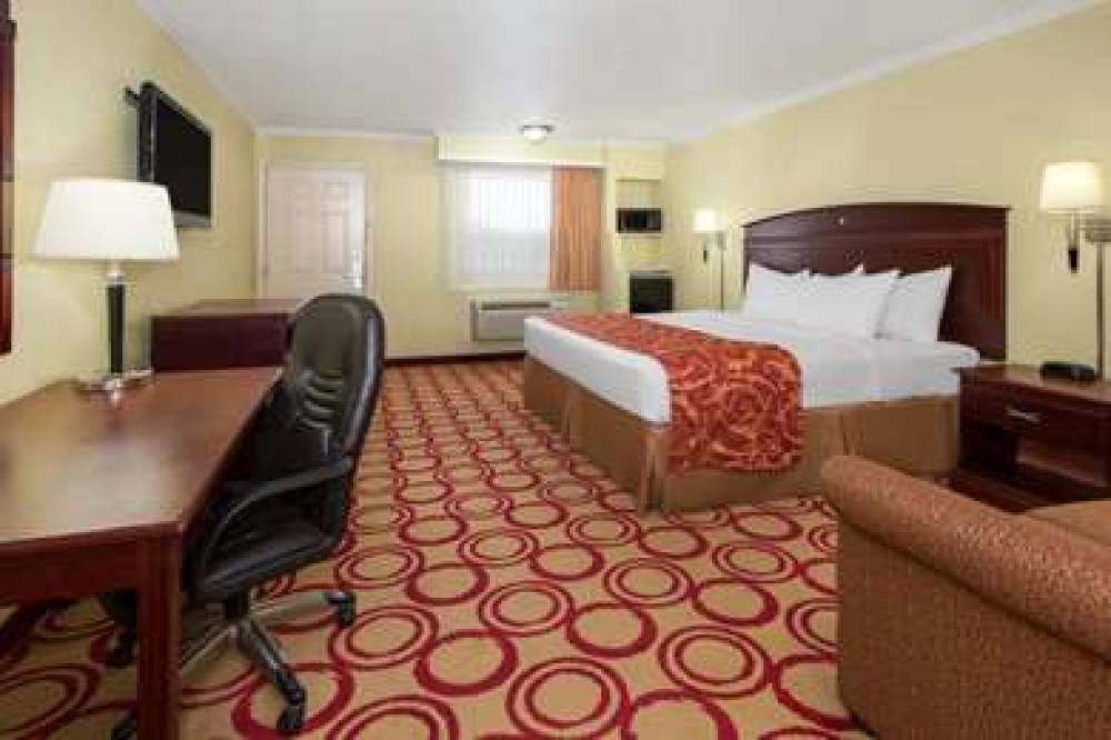 Days Inn By Wyndham Plainview 5