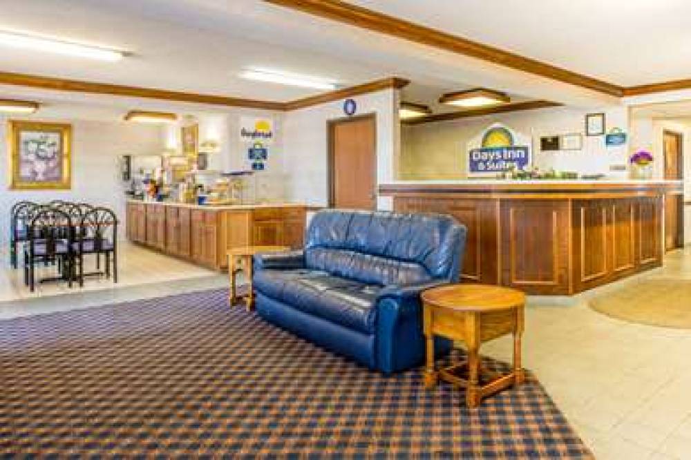 Days Inn By Wyndham Pontoon Beach 4