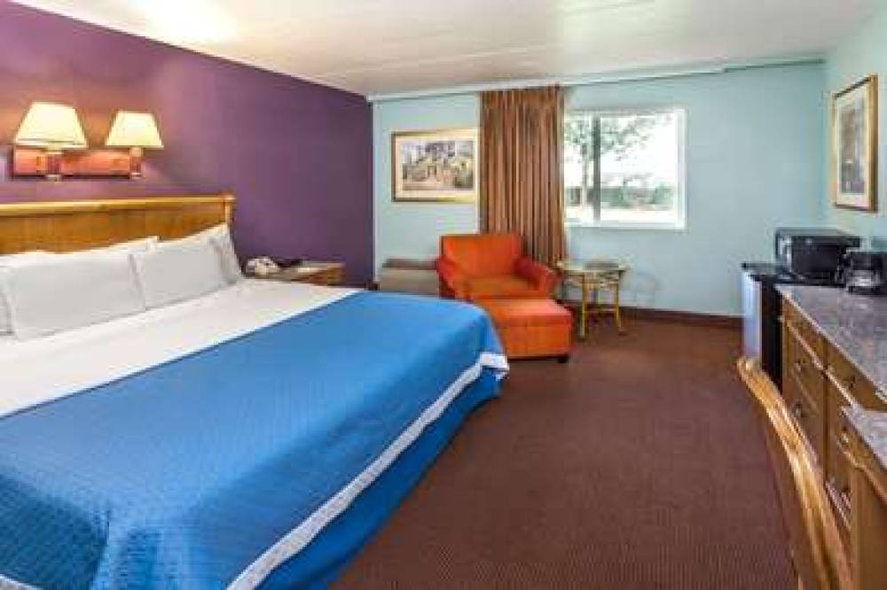 Days Inn By Wyndham Portage 9