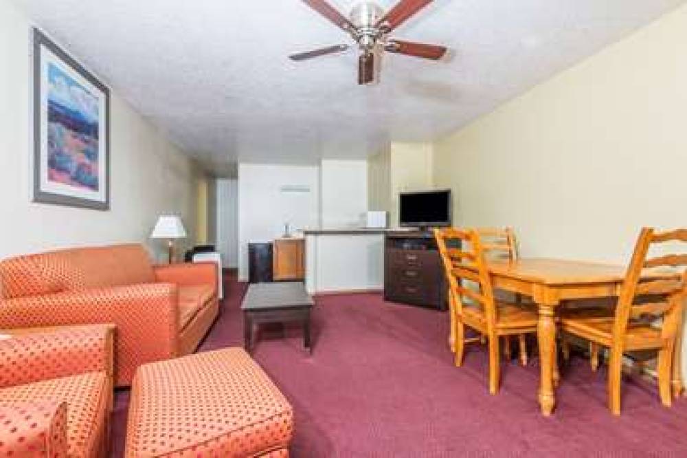 Days Inn By Wyndham Pueblo 10