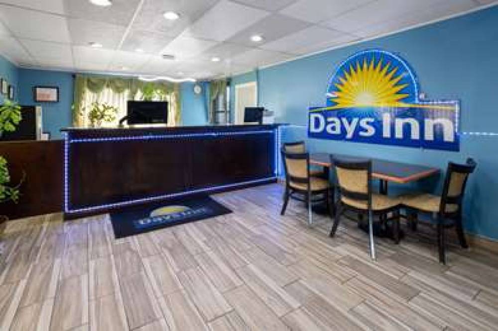 Days Inn By Wyndham Queensbury/Lake George 6