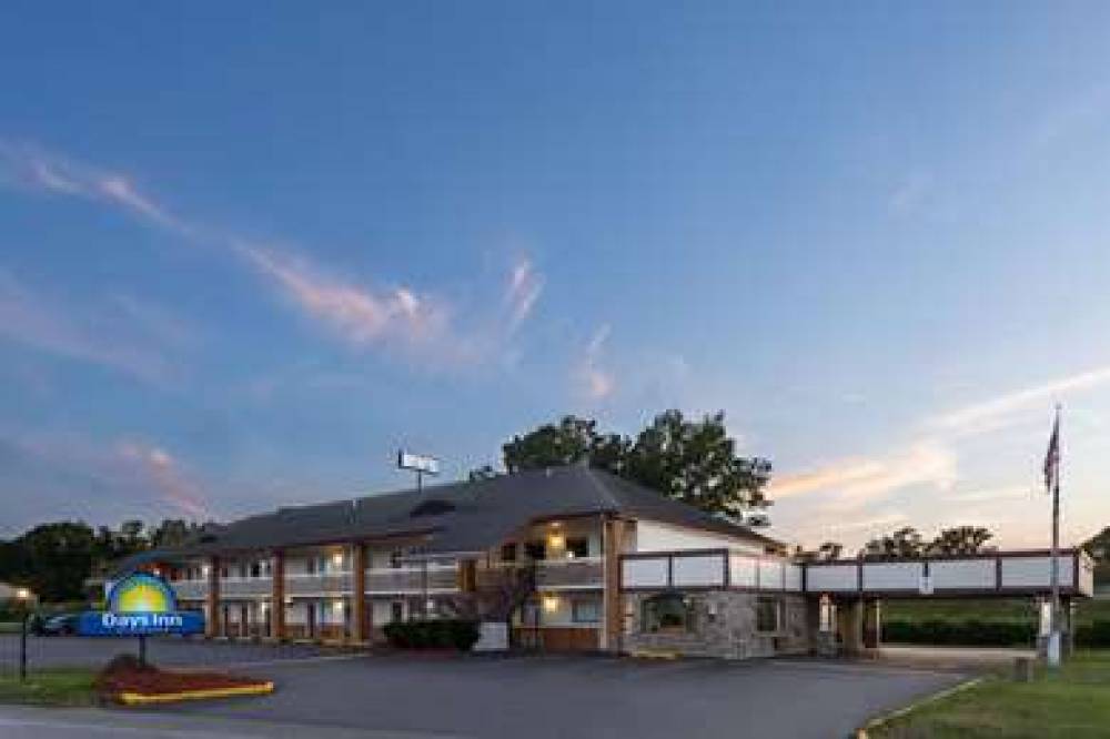 Days Inn By Wyndham Queensbury/Lake George 2