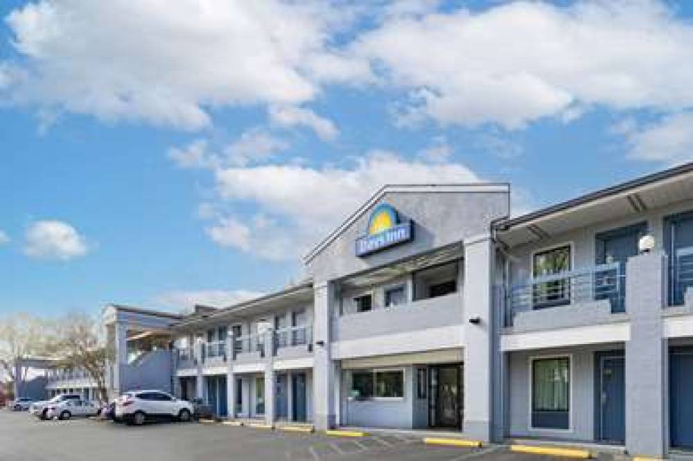 DAYS INN BY WYNDHAM RALEIGH GLENWOO 2