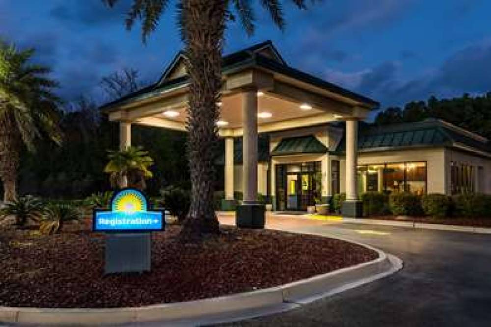 Days Inn By Wyndham Richmond Hill/Savannah 2