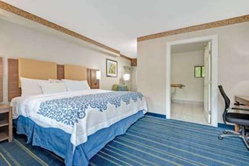 Days Inn By Wyndham Ridgefield 8