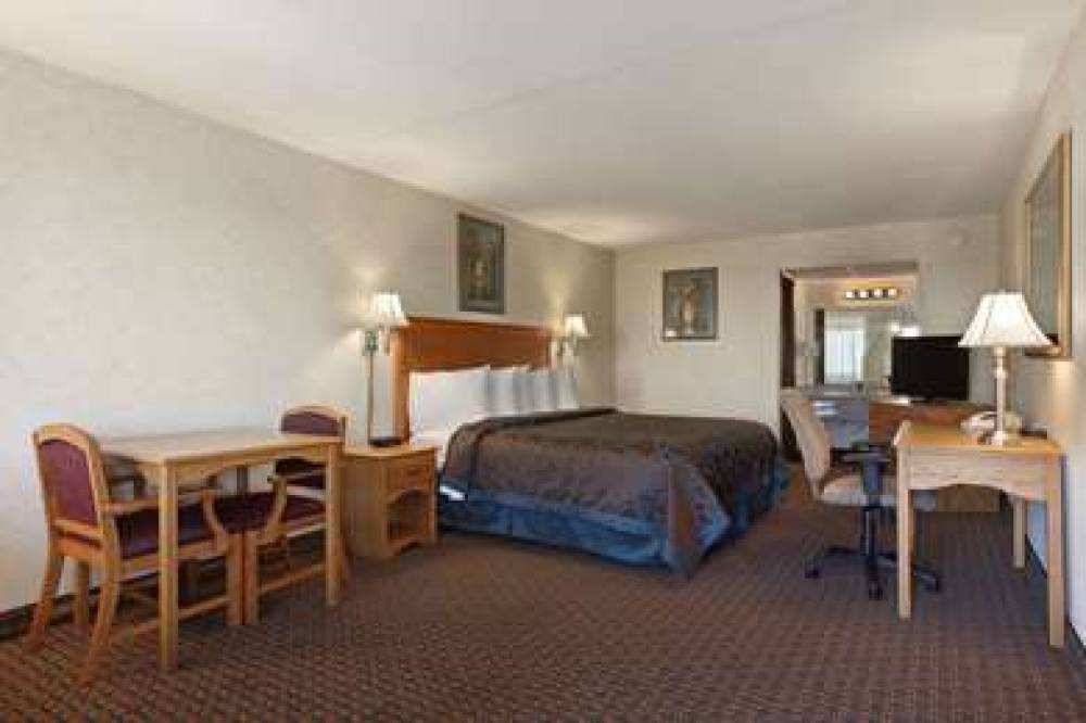 DAYS INN BY WYNDHAM SALINA SOUTH 4