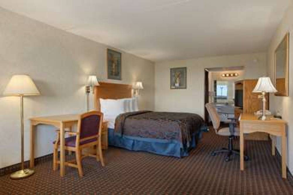 DAYS INN BY WYNDHAM SALINA SOUTH 3