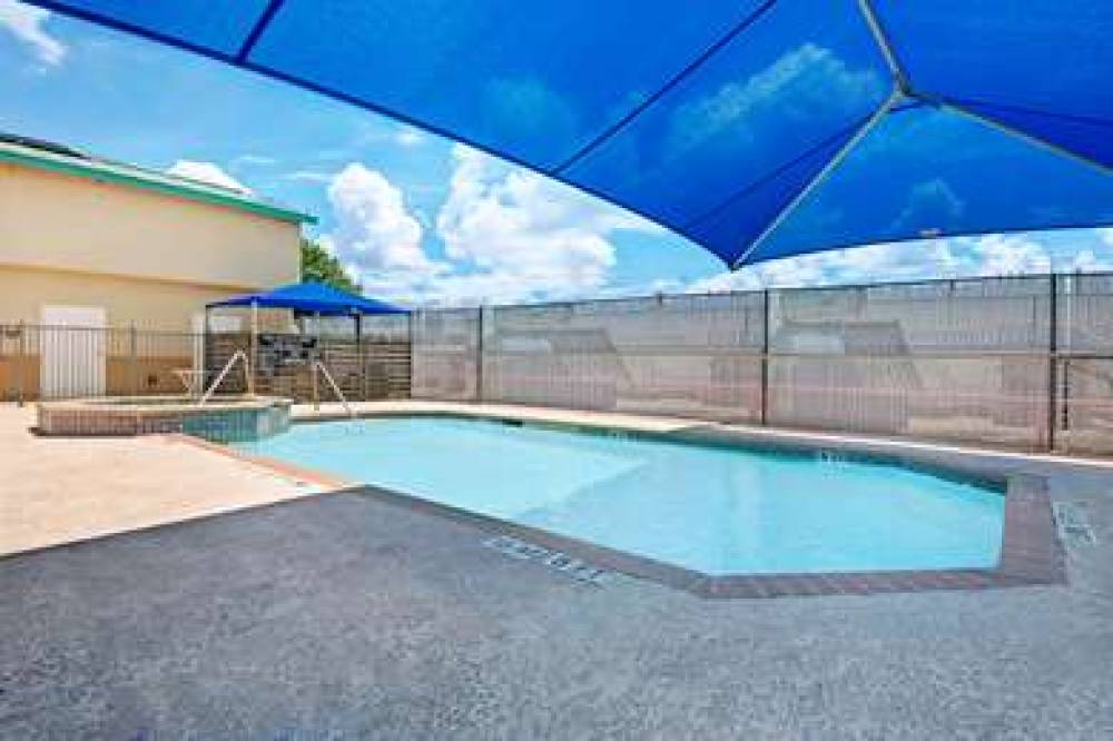 Days Inn By Wyndham San Antonio Airport 7