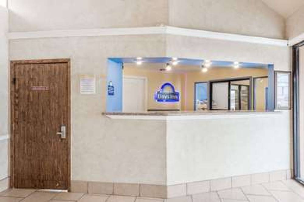 Days Inn By Wyndham San Antonio Splashtown/ATT Center 4