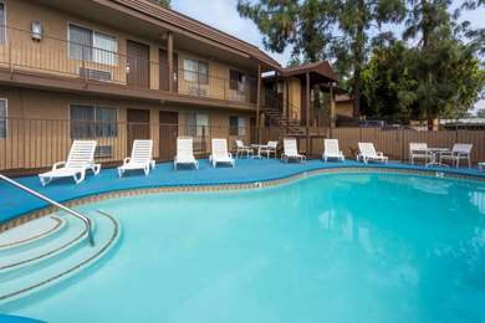 Days Inn By Wyndham San Bernardino 7