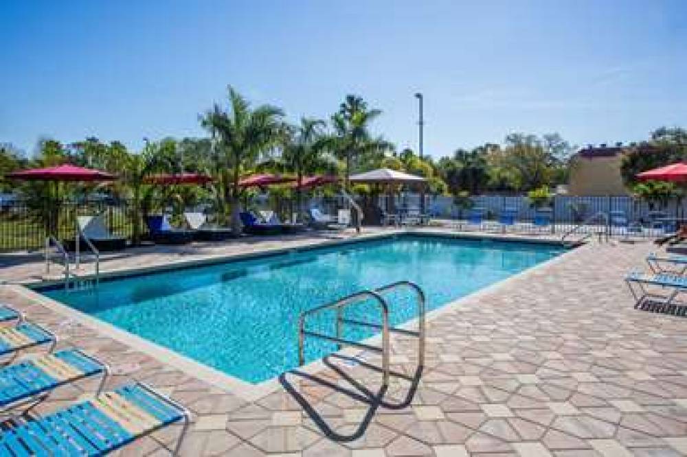 DAYS INN BY WYNDHAM SARASOTA BAY 6