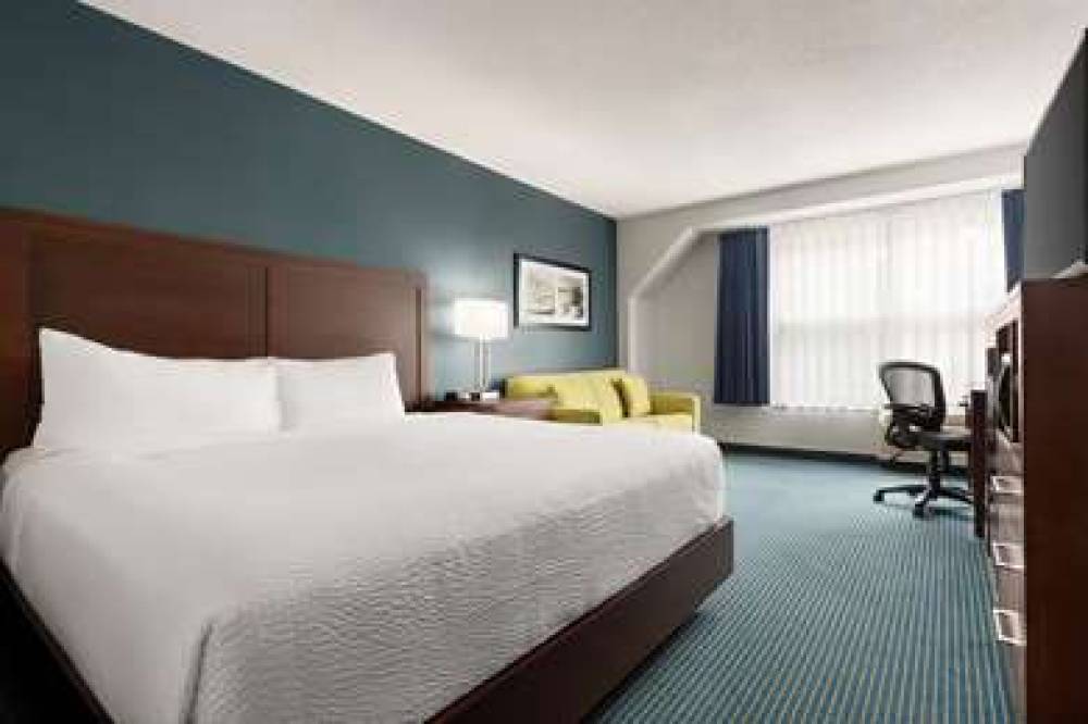 DAYS INN BY WYNDHAM SARNIA HARBOURF 10