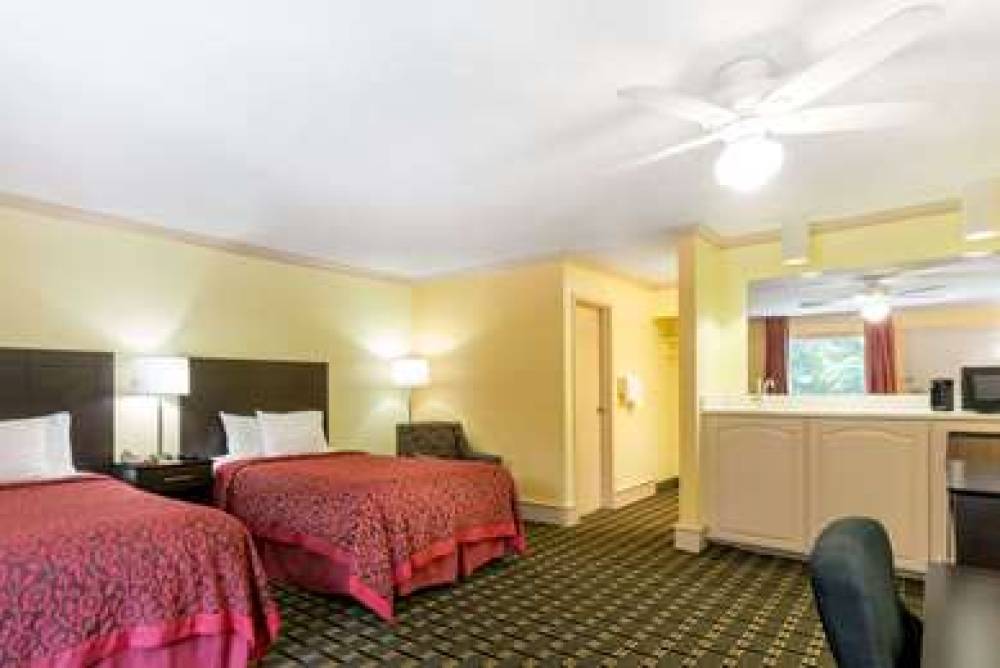 Days Inn By Wyndham Savannah Airport 7