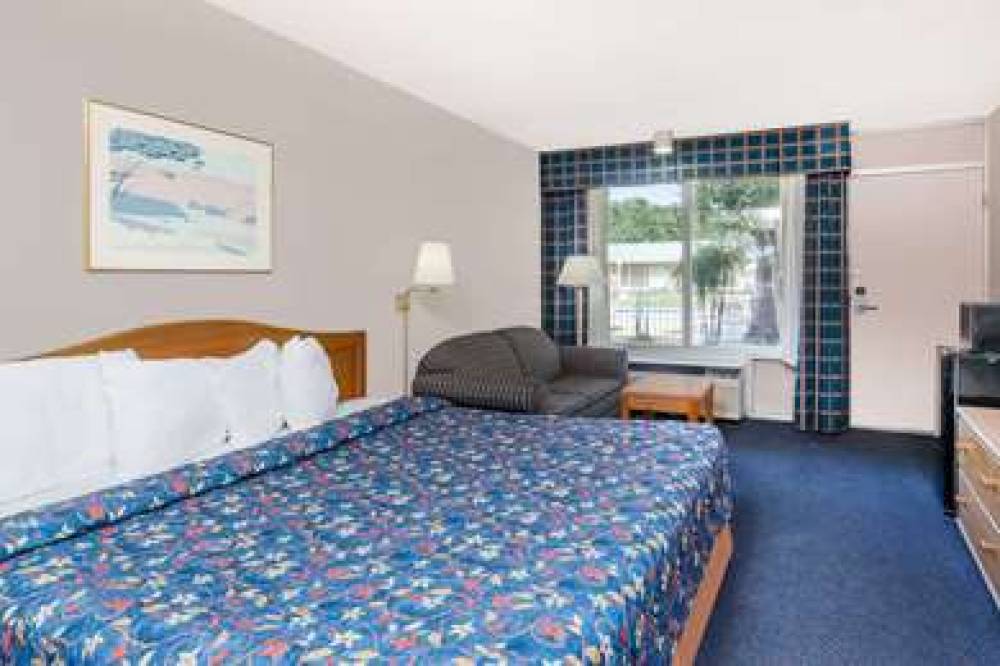 Days Inn By Wyndham Seguin TX 9