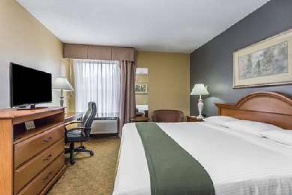 Days Inn By Wyndham Selma 10