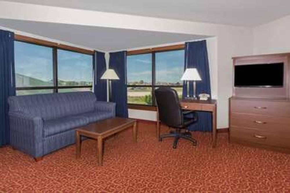 Days Inn By Wyndham Sidney 9