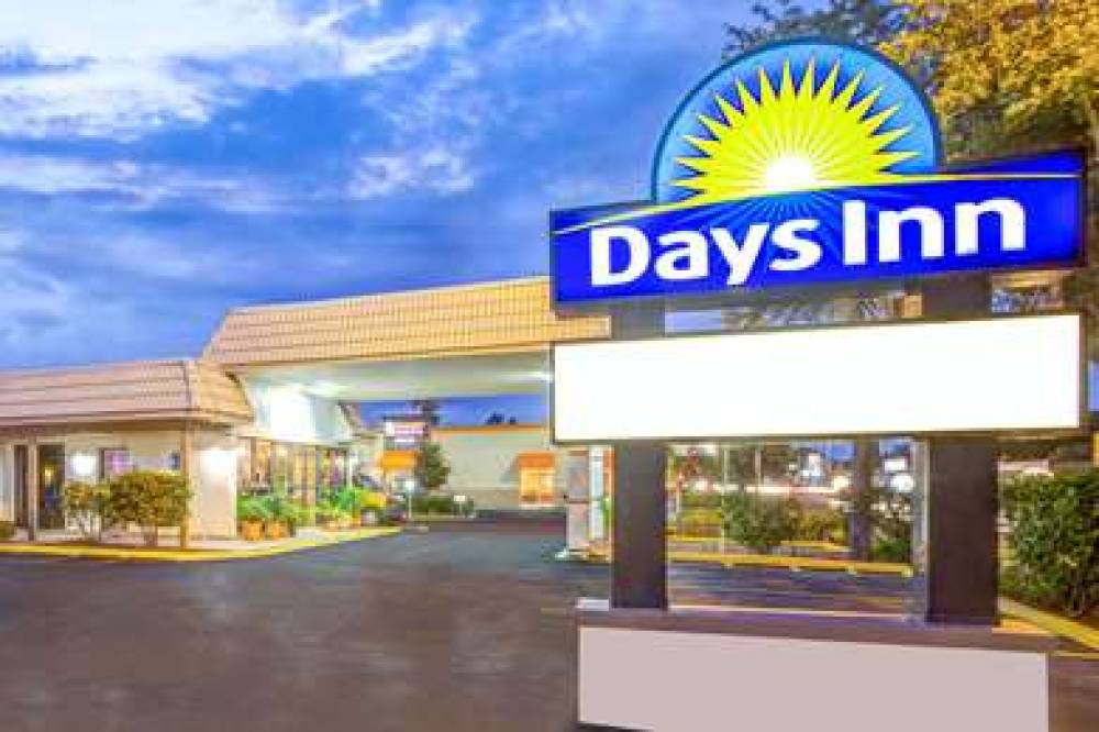 Days Inn By Wyndham St. Petersburg Central 2