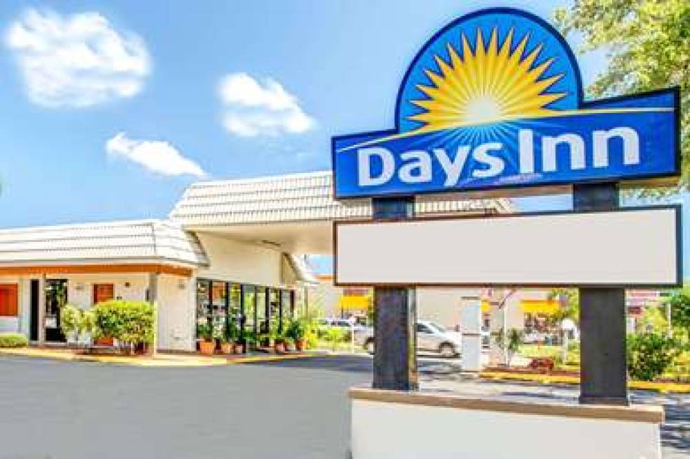 Days Inn By Wyndham St. Petersburg Central 3