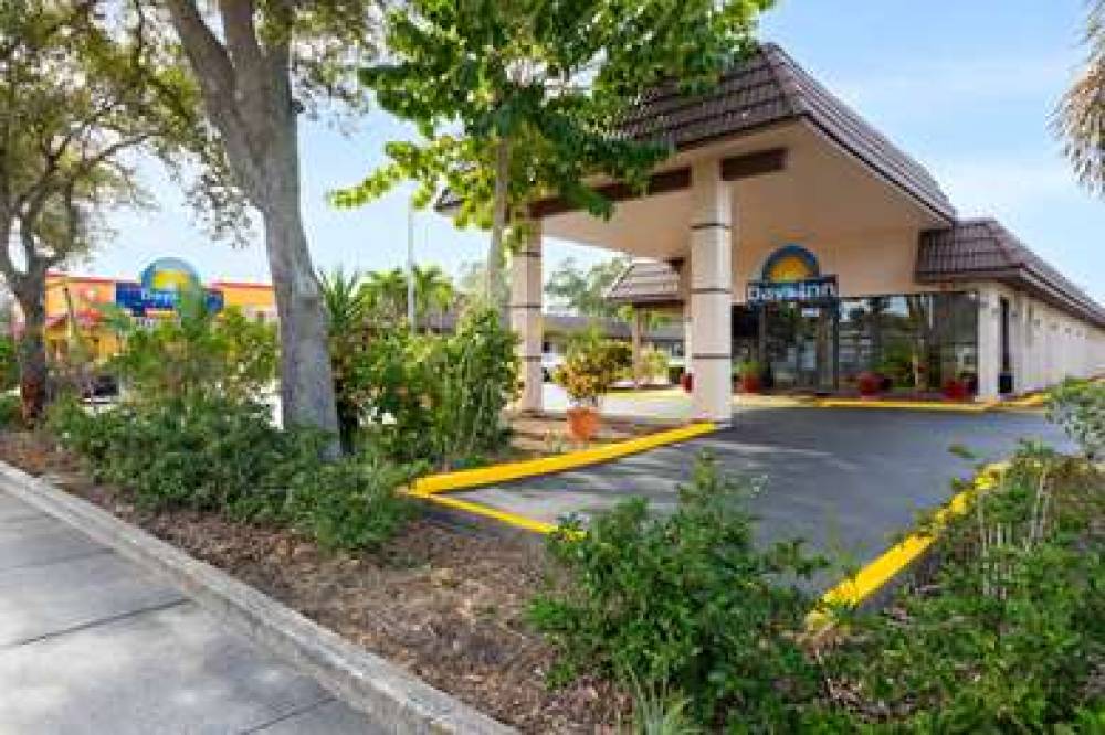 Days Inn By Wyndham St. Petersburg Central 5