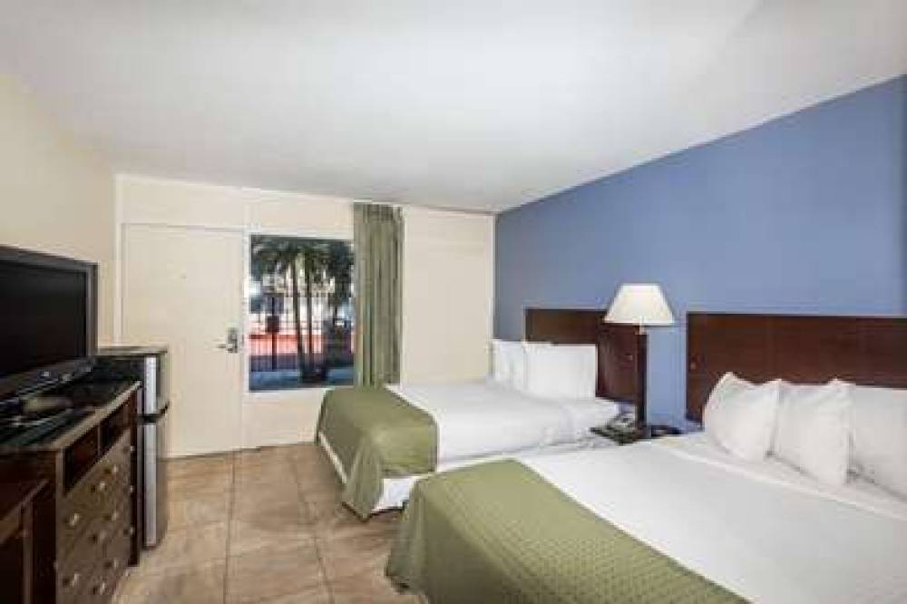 DAYS INN BY WYNDHAM ST. PETERSBURG 8