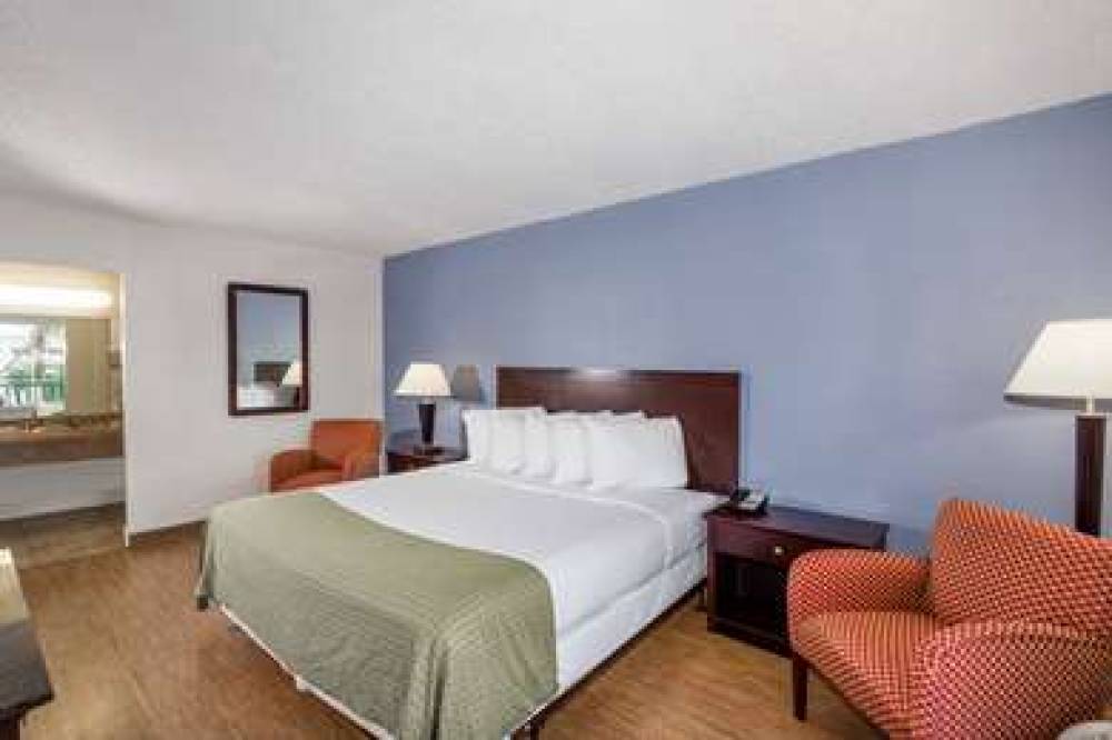 DAYS INN BY WYNDHAM ST. PETERSBURG 5