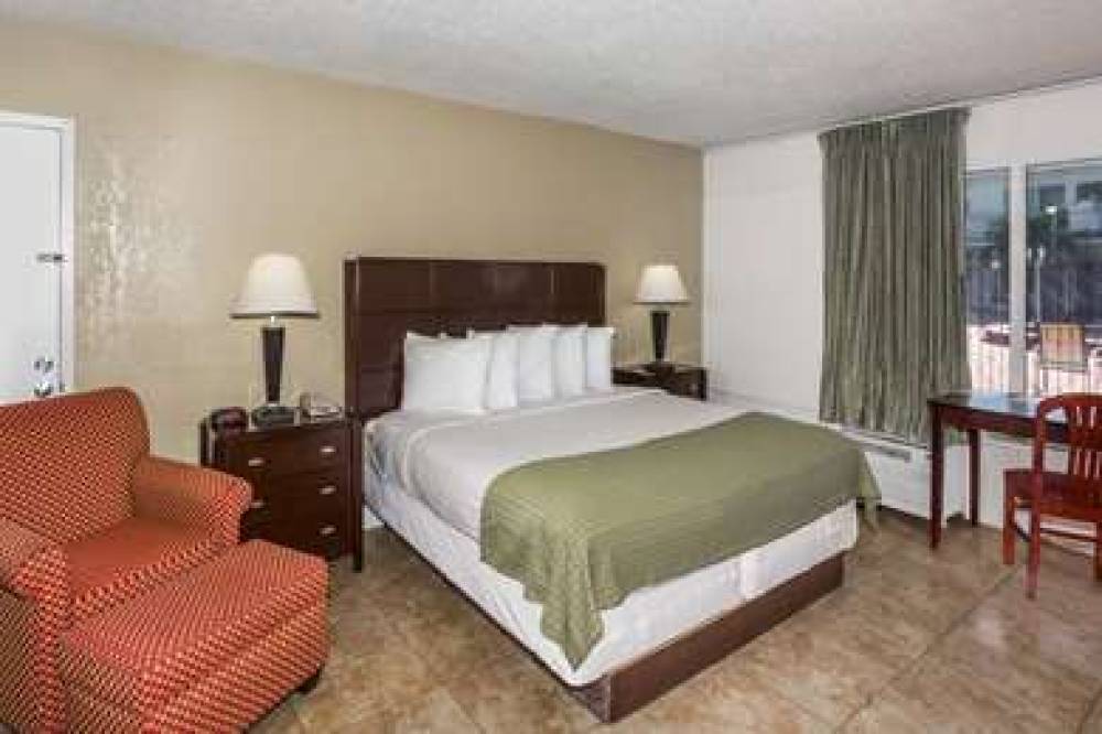 DAYS INN BY WYNDHAM ST. PETERSBURG 7