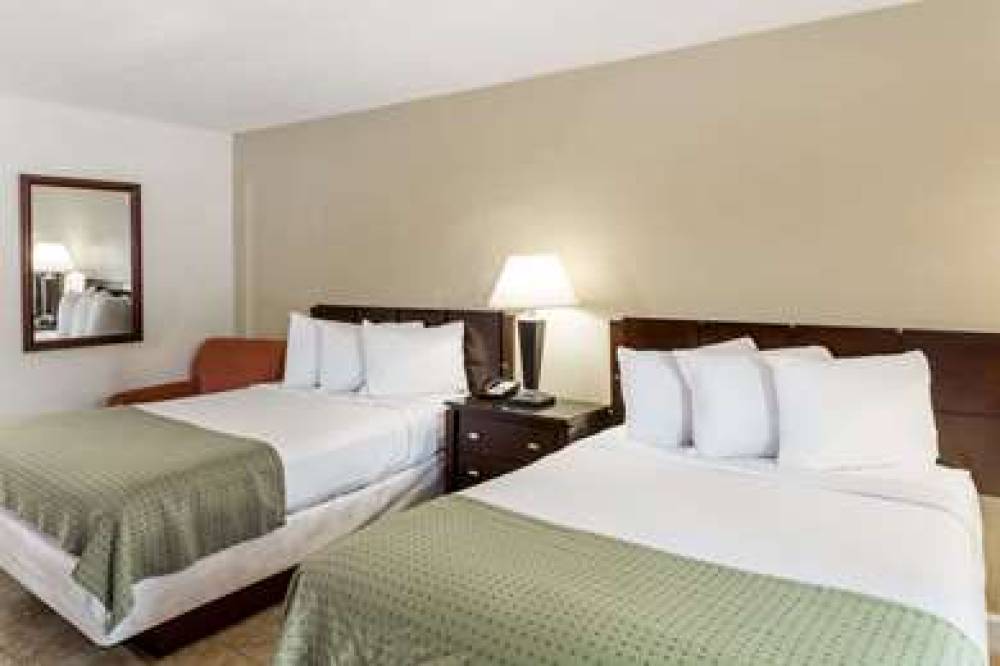 DAYS INN BY WYNDHAM ST. PETERSBURG 10