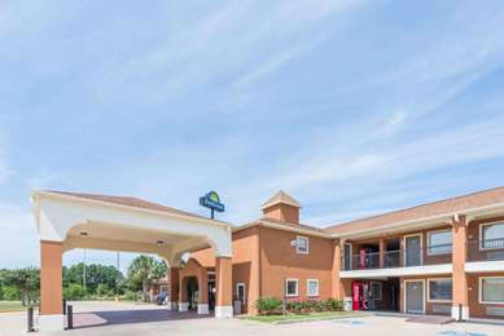 Days Inn By Wyndham Sulphur LA 1