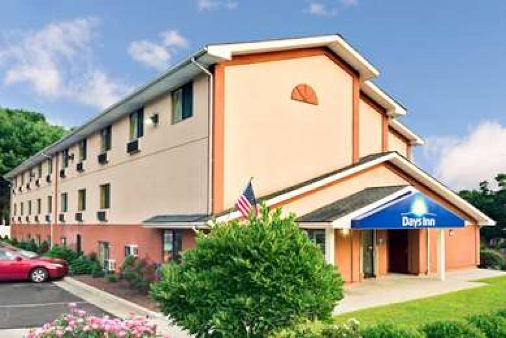 Days Inn By Wyndham Torrington 2