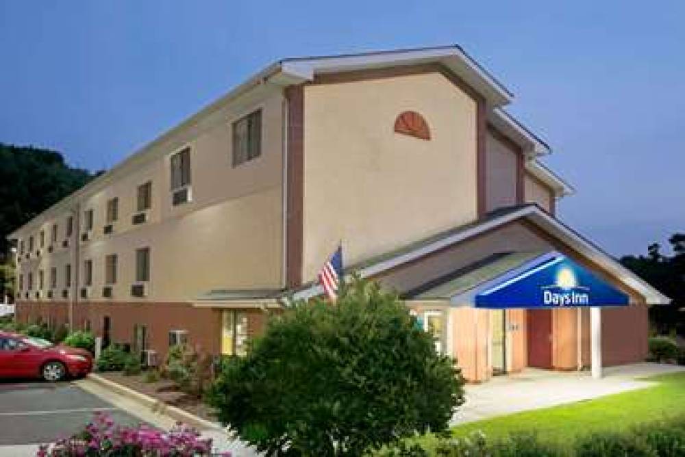 Days Inn By Wyndham Torrington 3