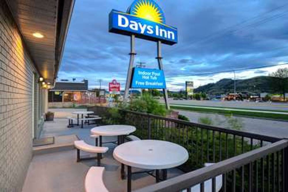 DAYS INN BY WYNDHAM, VERNON 4