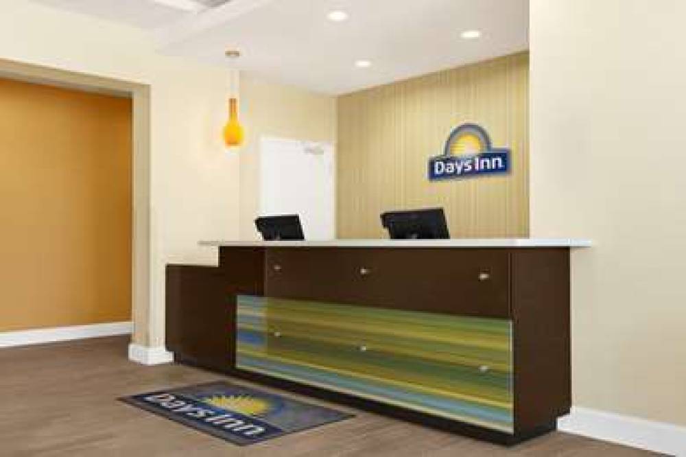 Days Inn By Wyndham Victoria 3