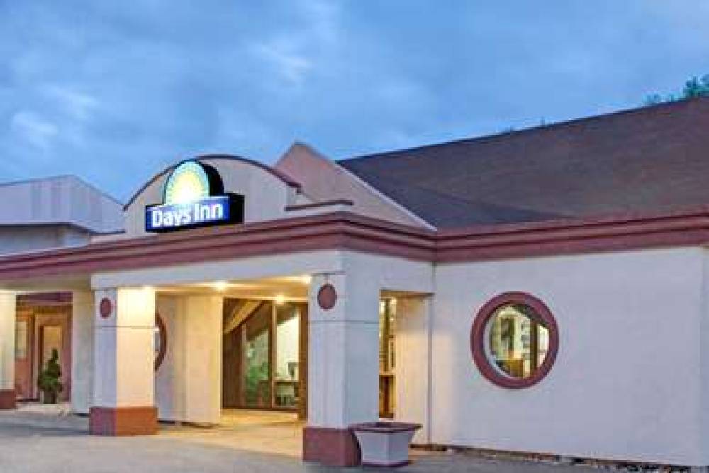 Days Inn By Wyndham Washington Pennslvania 1